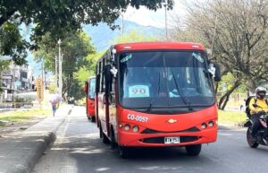 Busetas en Ibagué durante cambio de recorridos