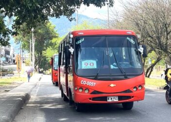 Busetas en Ibagué durante cambio de recorridos