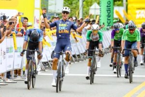 Wilmar Paredes, del Team Medellín EPM, celebra una victoria de etapa en el Clásico RCN Sistecrédito