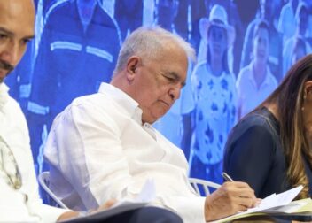Gobernadores de Tolima, Huila, Caquetá y Putumayo en el Encuentro Regional Centro-Sur del Plan Nacional de Desarrollo en Ibagué